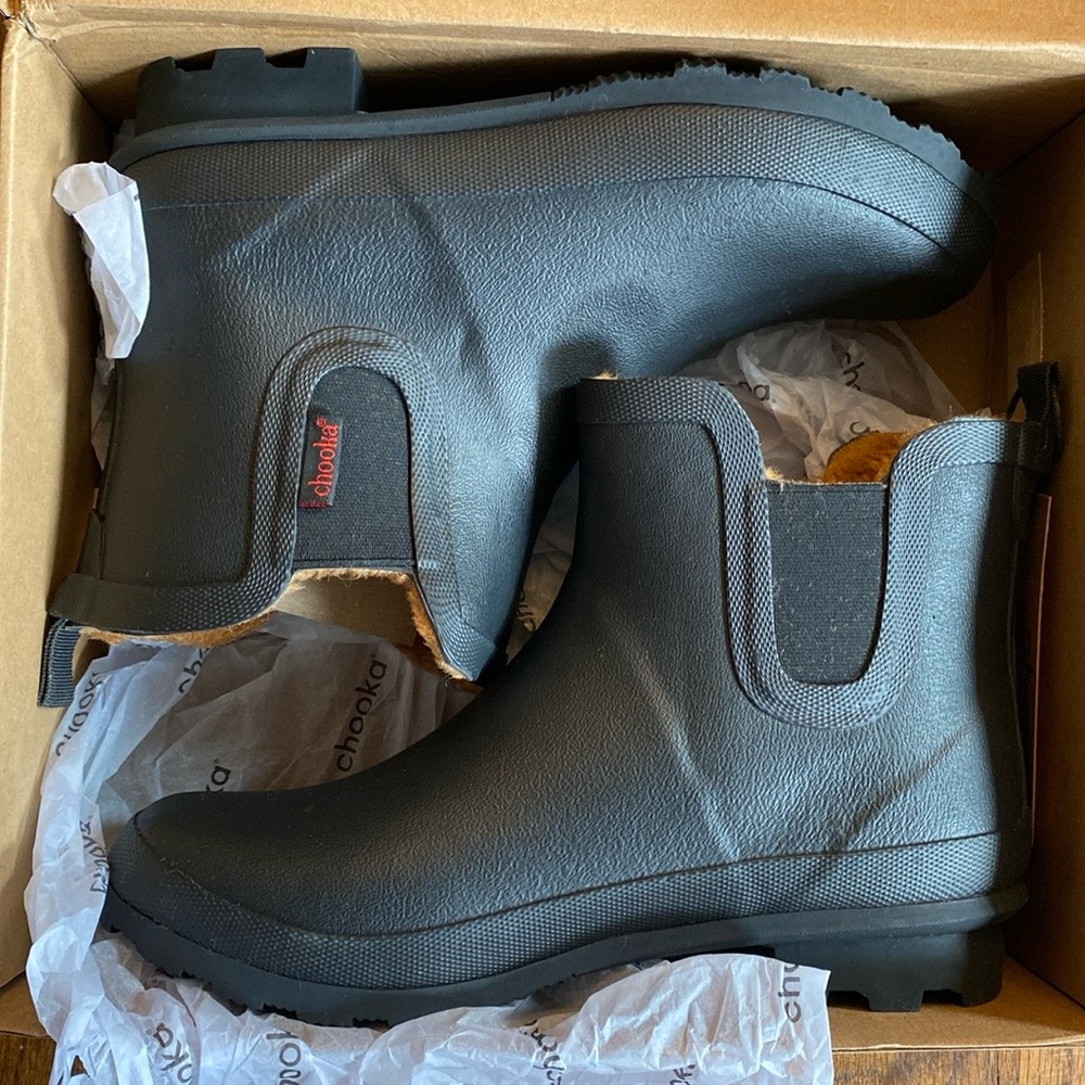 NWT Woman's Black Rain Boot Size  9- Chookah